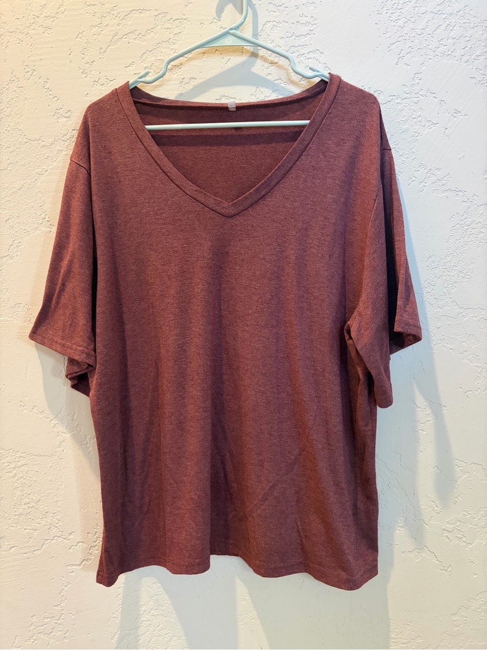 Relaxed V-Neck Short Sleeve Tee in Heather Mauve